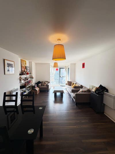 Spacious Bedroom for Rent – Stratford Main Photo