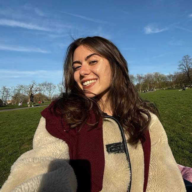 Professional Female seeks a single or double room Main Photo