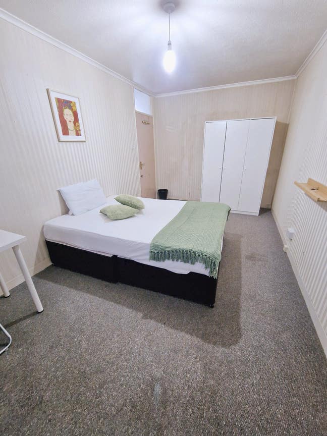 Great View! Double Room - Angel - No Fees!! Main Photo