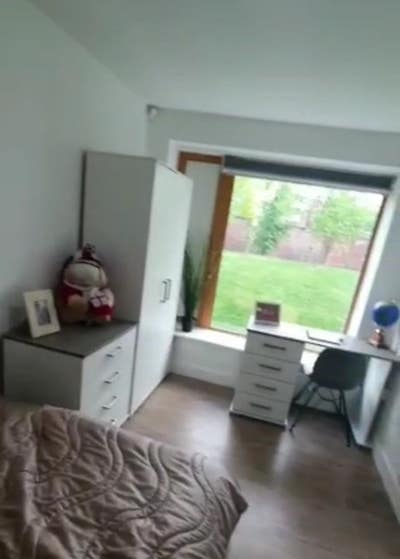 A bedroom in 3-bed apartment  Main Photo
