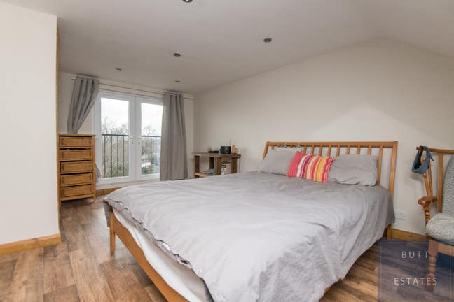 Beautiful double ensuite room in a loft conversion Main Photo