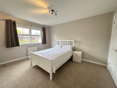 Newly Decorated Large Double Bedrooms in Romford Main Photo