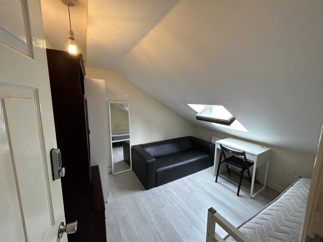 Bright Double Room in Peckham | All Bills Included Main Photo