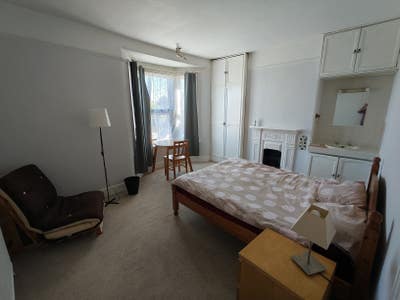 Professional house share   Main Photo