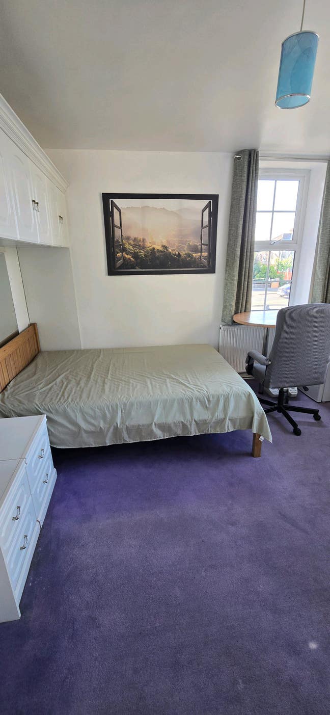 Large Double Room 5 minutes from the Tube Main Photo