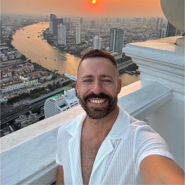 Easy going and tidy professional  Main Photo