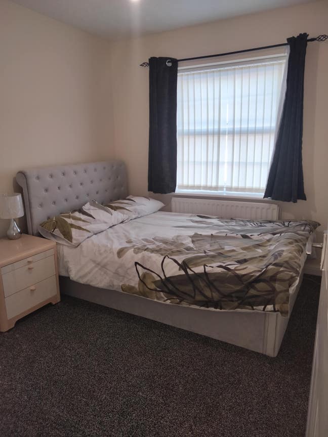 2 bedrooms available to rent (females pref) Main Photo