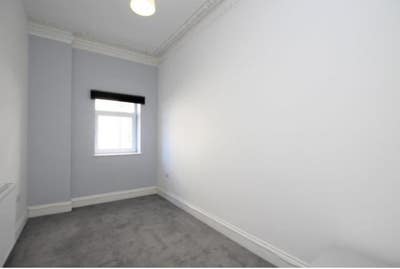 Double room to rent on Gloucester Road North  Main Photo