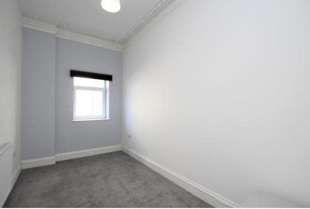 Double room to rent on Gloucester Road North  Main Photo