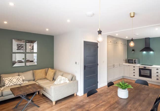 Short Term Room in a 5 Bed Student Cribs House Main Photo