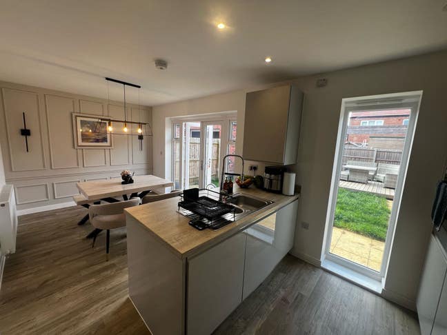 Modern double bedroom available in Houlton. Main Photo