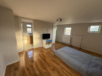 Large Double Room with Ensuite & Single Room Main Photo