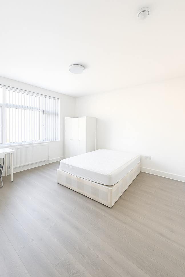 Clean Large Double Room + Office – All Bills Inc Main Photo