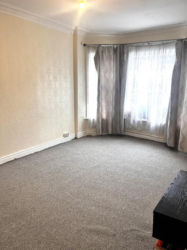 Spacious Double Room Available Main Photo