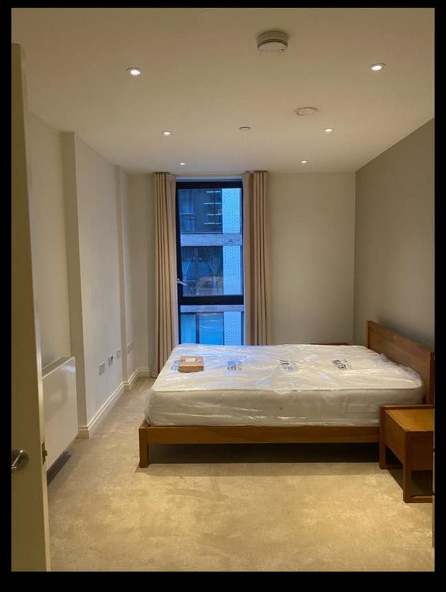 Well-sized, stylish room for rent in East India Main Photo
