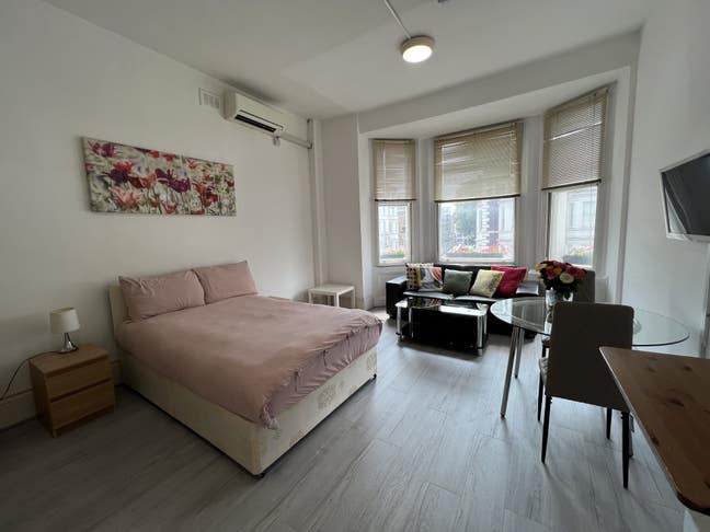 Large Double Studio Flat with AC in South Ken  Main Photo