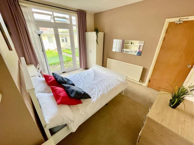 🔥 2 Rooms Available + Garden - Bills In Main Photo