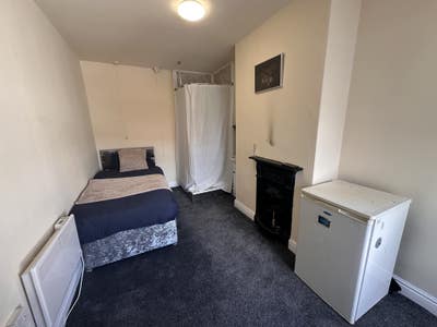 A Single Room Available to Rent - Mansfield Main Photo
