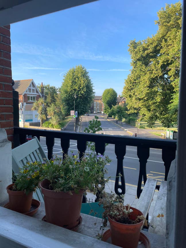 LARGE Triple Room to Rent with private balcony  Main Photo