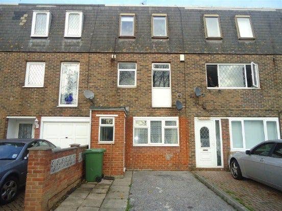 Ensuite Double Room near Commercial Rd Main Photo