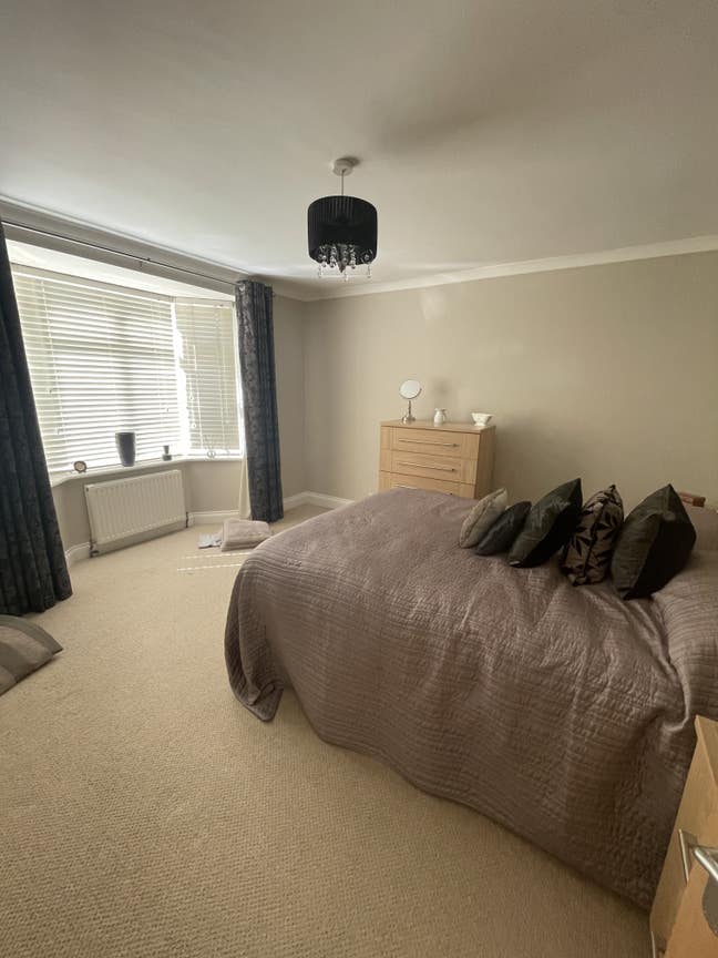 Nice Quiet Room in a very nice area Main Photo