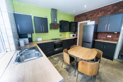 Stunning Property located on Chiswick Terrace Main Photo