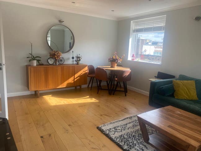 Bright & Spacious 3-Bedroom Flat in Beckenham  Main Photo