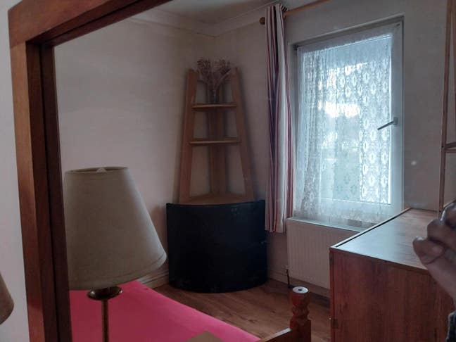 Short let, 12 min walk to Raynes Park Station Main Photo