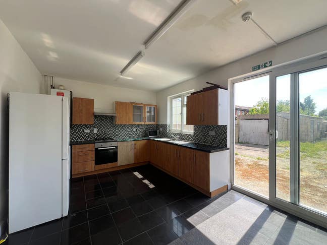 Room in a Shared House, Munster Avenue, TW4 Main Photo