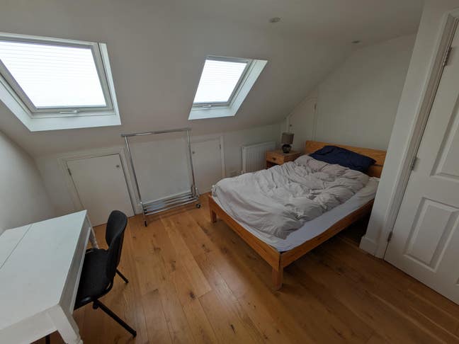 En-suite room for mature student, all bills incl Main Photo