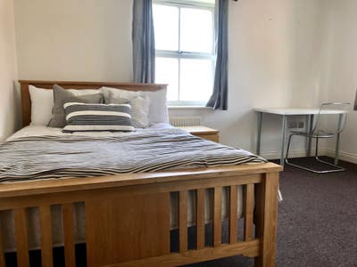 Double Room | Friendly House/Walk to Town Main Photo