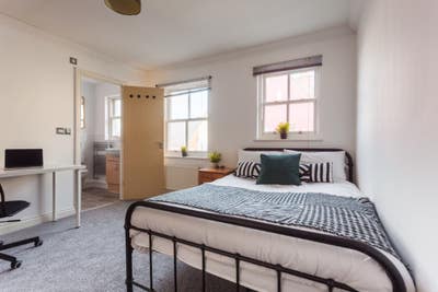 Ensuite room/Friendly Hse/Walk to Town Ctr. Main Photo