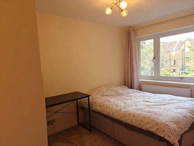 Double room near Kingston University Main Photo