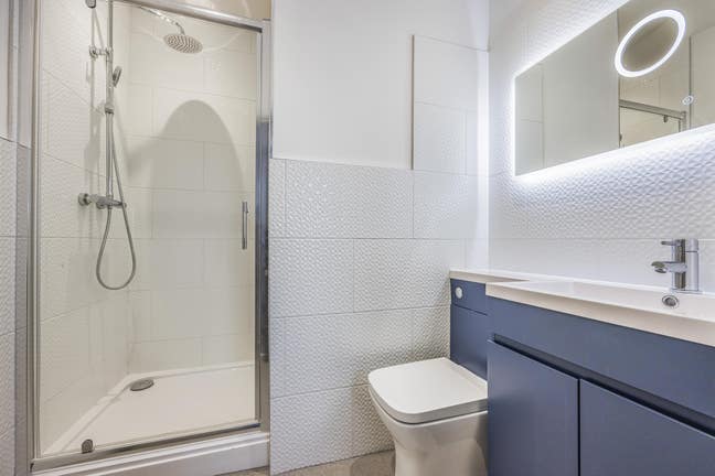 Propod 12 Modern Ensuite Bedroom Gosport High St Main Photo