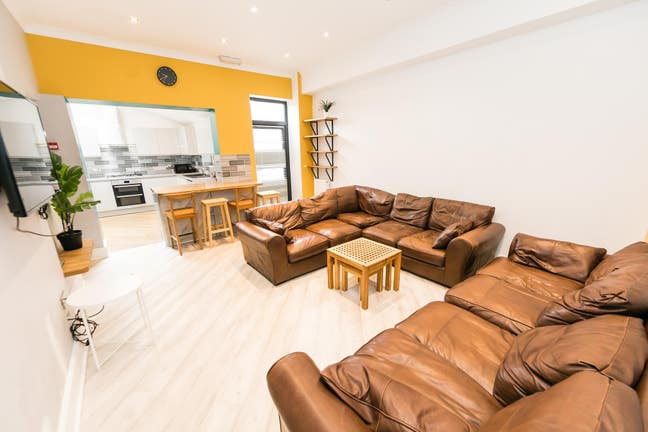 🏡 Luxury 6-Bed Student Home – 5 Minutes from Uni  Main Photo