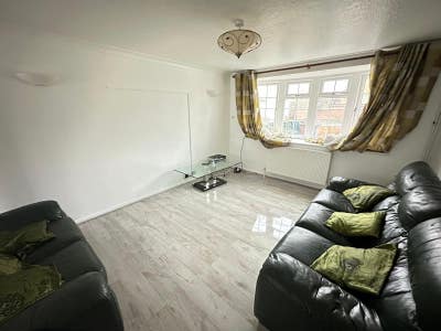 Large Spacious 5 Bedroom House in Wickford Main Photo