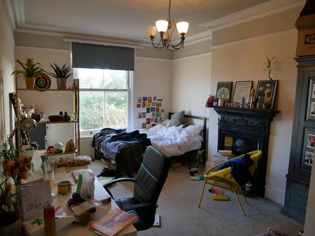 Beautiful 7 bed Property Available By The Room Main Photo
