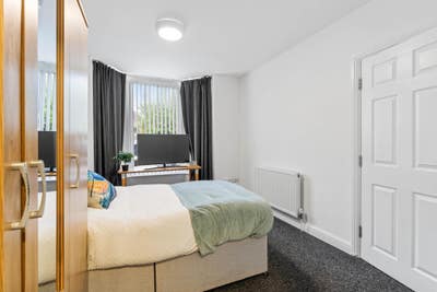✨ Spacious Double En-suite room in Radford ✨ Main Photo