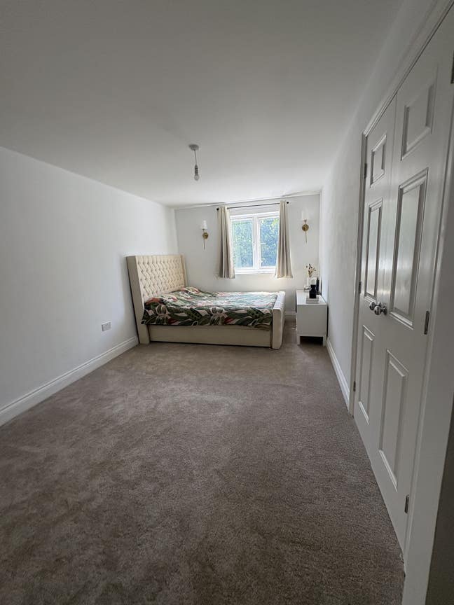 Large room for rent  Main Photo