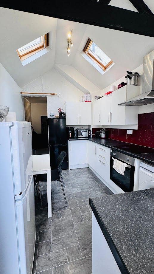 Unique Comfortable Home in Quiet Street Main Photo