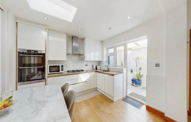 Double Room Available £700-£500 Main Photo