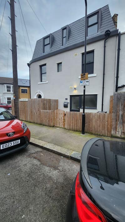 Leyton**Stunning 4 Double Bedroom House**Garden Main Photo