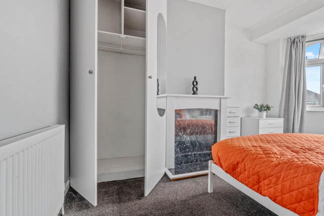 Double room in tidy Cheylesmore house-share Main Photo