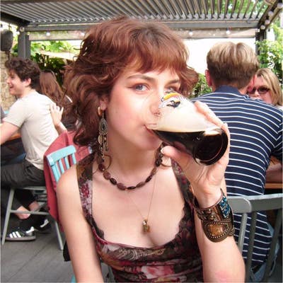 looking for a female flatshare :) Main Photo