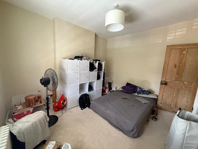 Large Double Room in Town Center - Couples Welcome Main Photo