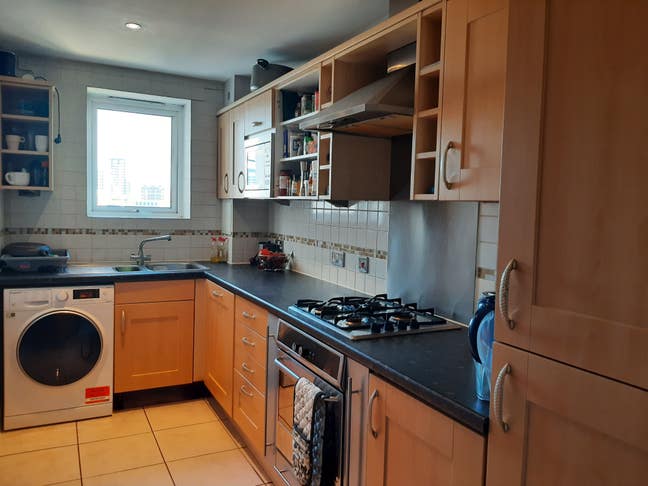 Lovely double room for rent - council tax band E Main Photo