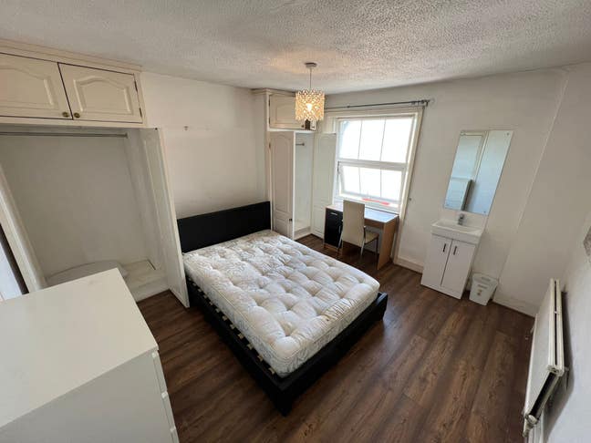 Massive Double Bed in a 4 Bed Flat in Lee Main Photo