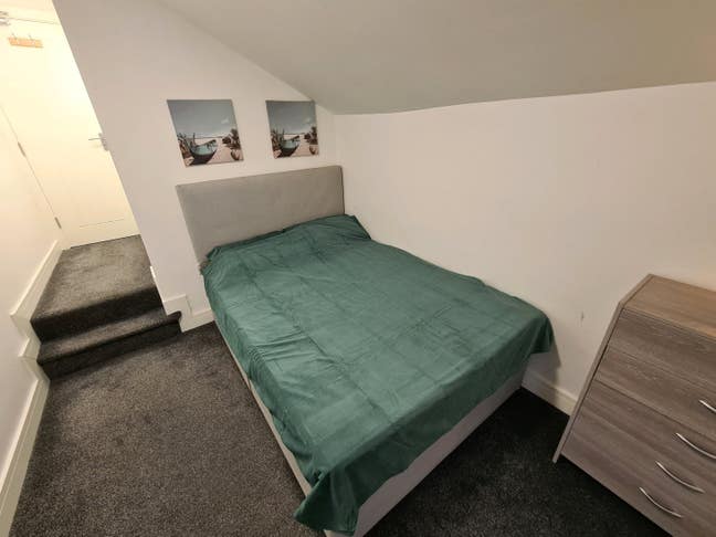 Room for rent in strood Main Photo