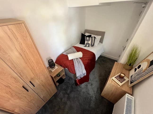 BRAND NEW house share, Bills included, en-suites. Main Photo