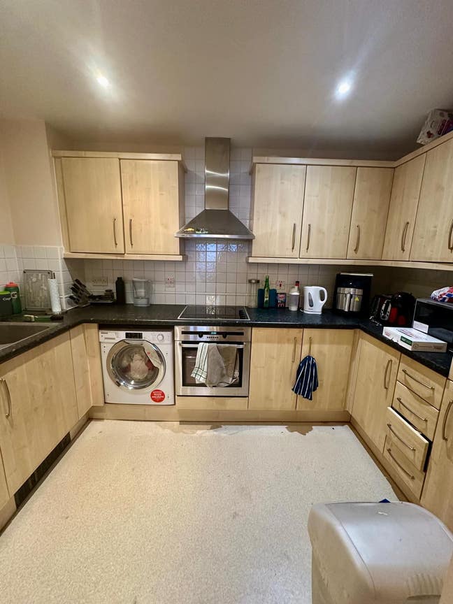 Room to Rent in Flat with Balcony Main Photo